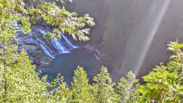 Chute De La Riviere Emeraudes