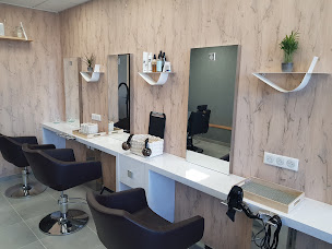 Photo n°4 de Figures de Style Gennes val de loire à Gennes-Val-de-Loire (Salon de coiffure)