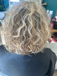 Photo n°7 de L'instant Coiffure à Verfeil (Magasin de produits de beauté)