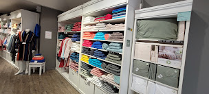 Photo n°3 de Carré Blanc - Laval à Laval (Magasin d'ameublement et de décoration)