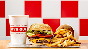 Photo n°12 de Five Guys Burgers and Fries Paris République à Paris (Restaurant)