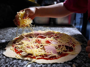 Photo n°8 de DISTRIBUTEUR PIZZA à La Calmette24/24 Di Lorenzo pizza à La Calmette (Pizzeria)