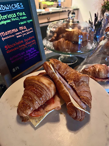 noa, a café by null