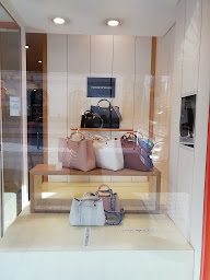 Photo n°2 de La Calèche à Laval (Magasin de maroquinerie)