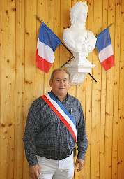 Photo n°6 de Mairie à Maisons-du-Bois-Lièvremont (Hôtel de ville)