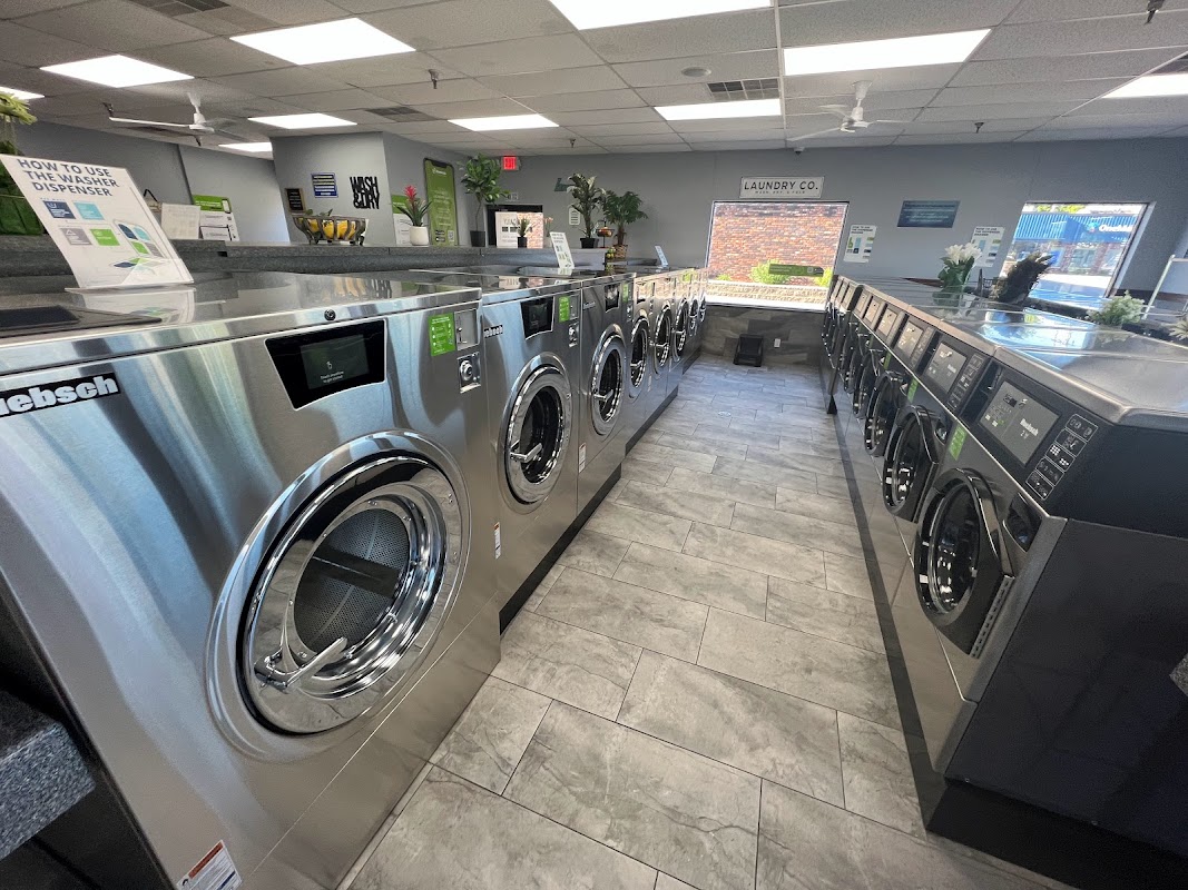 Flash Laundromat laundromat interior in New Berlin, WI