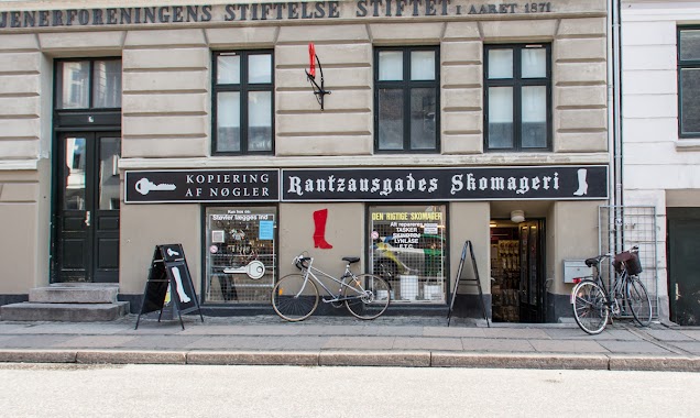 Rantzausgade`s Skoreparation, Author: Anker Norup