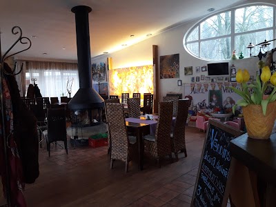 Photos of Zelta verdins , SIA
