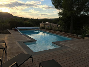 Photo n°12 de Marinal Piscines 83 | Construction Piscine Béton Armé Mono Bloc à Six-Fours-les-Plages (Société de construction de piscine)