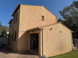 Photo n°3 de Monsieur Lagrenee - Peinture & Nettoyage à Grans (Peintre en bâtiment)