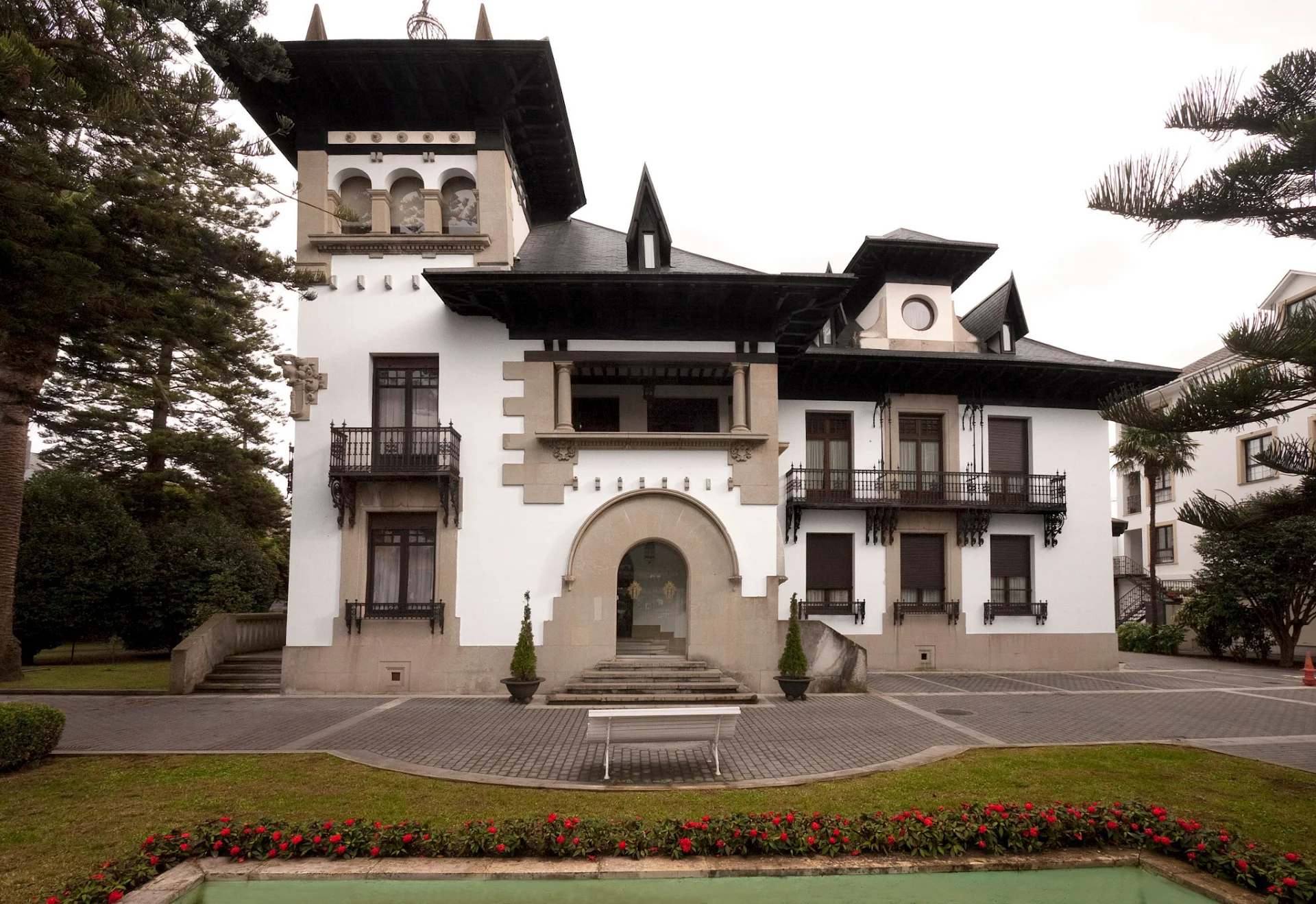 Palacio Arias & Hotel y Apartamentos Arias
