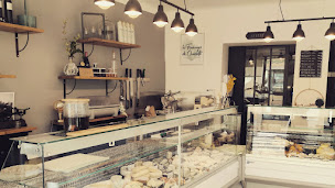 Photo n°26 de Les Fromages De Charlotte à Castries (Fromagerie)
