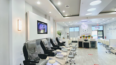 GLAMOUR NAILS & LASHES