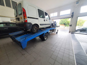 Photo n°16 de Epaviste DJ 64-40 à Anglet (Casse auto)
