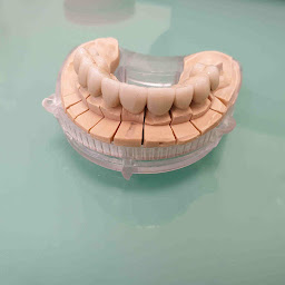 Photo n°10 de Cabinet dentaire dr. BADA et Dr. CORA - Implants/Parodontologie-maladie parodontale/ Orthodontie Invisible/Soins dentaires à Chavanoz (Cabinet dentaire)