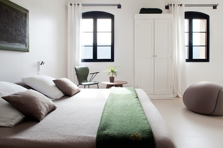 Metafort : Bed and Breakfast Design et Insolite proche du Mont Ventoux, Gordes, Luberon Vaucluse (Provence) by null