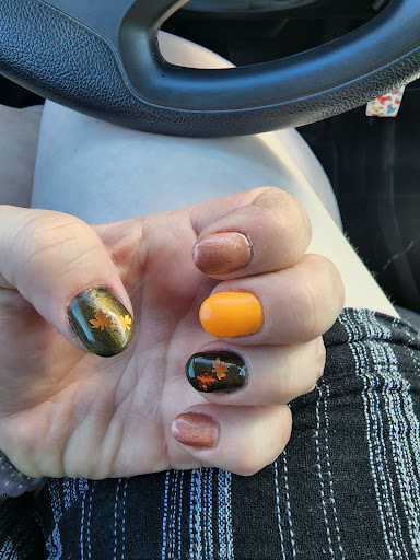 THE NAIL BARN - Visual