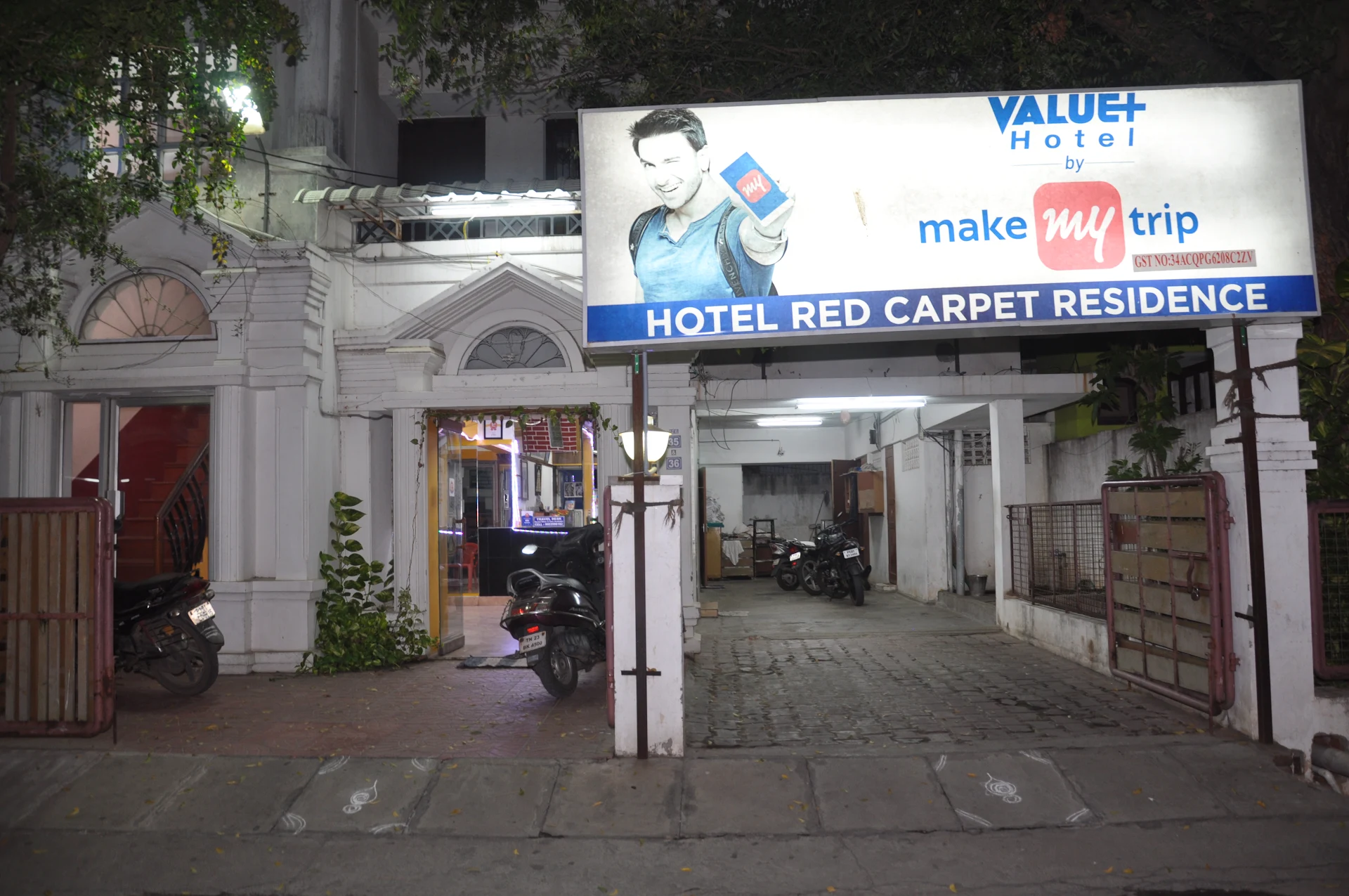 Red Carpet Residence