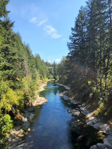 Skutz Fall parking lot trail head