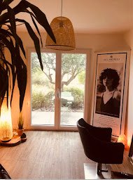 Photo n°2 de Joelle SANCEO Racine du bien être Socio Coiffure et coiffeuse énergéticienne. à Luc-sur-Mer (Salon de coiffure)