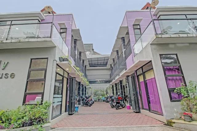 Super OYO 91202 Family Guest House Syariah