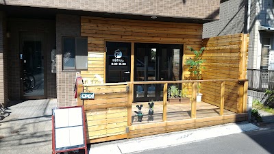 谷中 宿木カフェ&レストラン(保護猫カフェ)