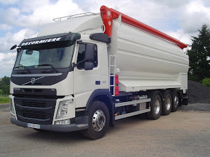 Photo n°2 de Desormiere Transports à Saint-Martin-d'Estréaux (Société de transport routier)