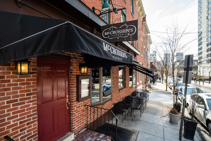 McCrossen's Tavern by null