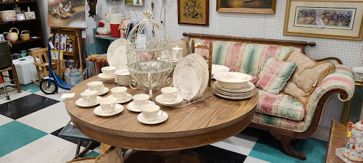 Ben's Antiques & Market - Thumbnail