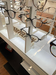 Photo n°7 de Opticien Istres - Optic 2000 - ZAC de la Crau à Istres (Service de réparation de lunettes)