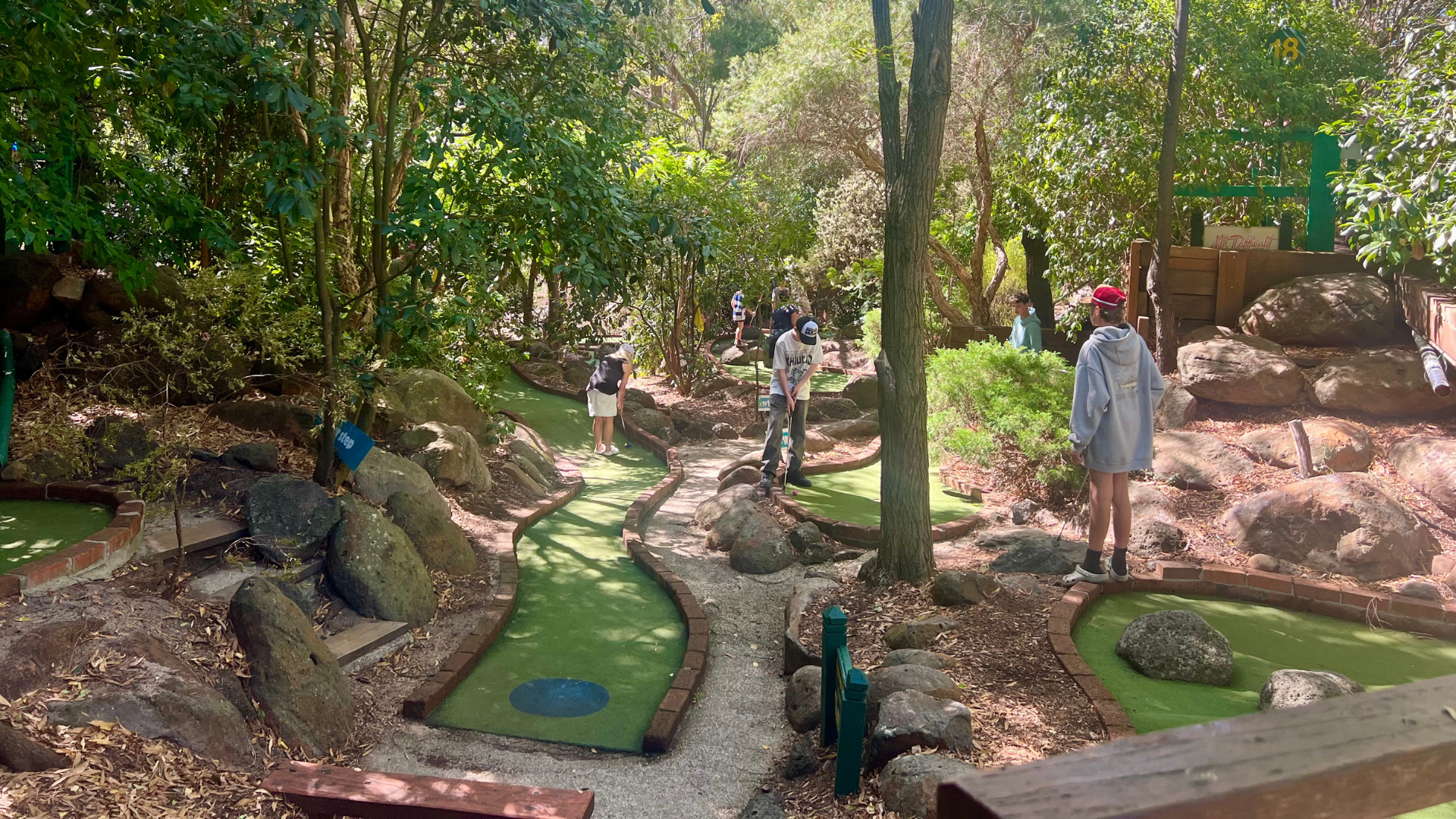 Halls Gap Adventure | Golf | Cafe Bar | MOCO Gallery & Boutique