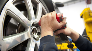 Photo n°1 de Garage de la Croix à Bazoges-en-Pareds (Atelier de réparation automobile)