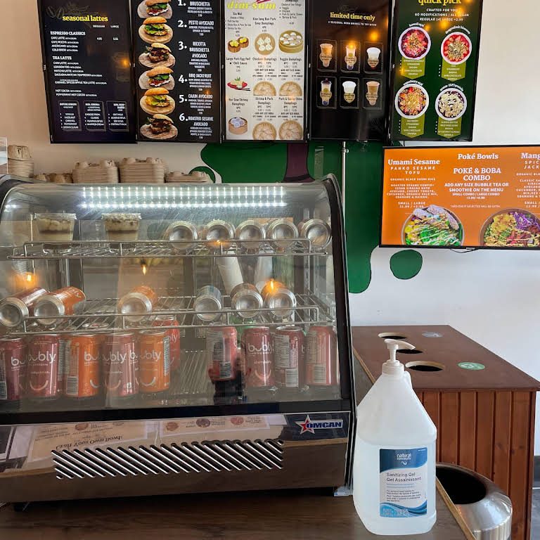 Pomelo Hat Juice Shop in Ottawa