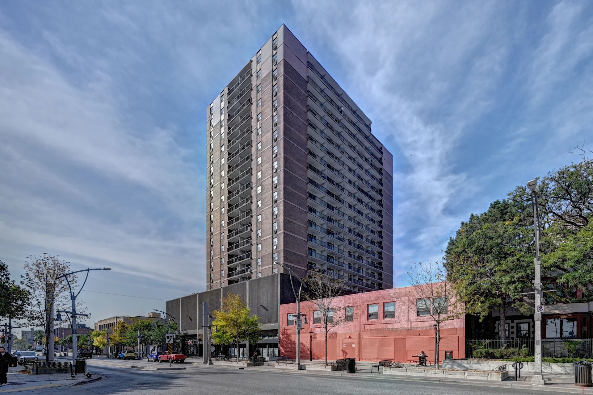 Ouellette Tower Apartments - Skyline Living