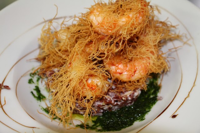 Habemus Bar Restaurant