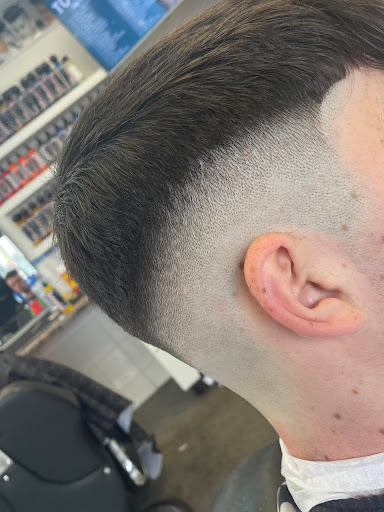 Corner Barber - Visual