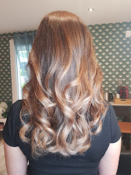 Photo n°17 de Myself Beauty à Bailly-Romainvilliers (Salon de coiffure)