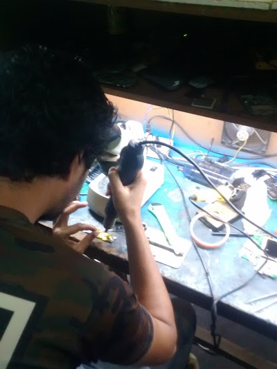 Photos of MOBILE PHONE REPAIRING COURSE
