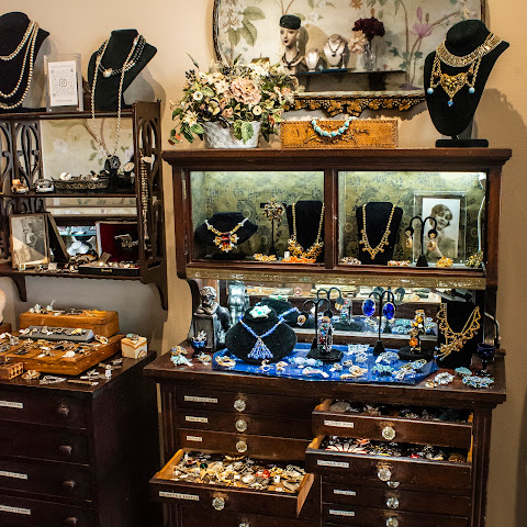 Pippin Vintage Jewelry by null