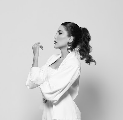 Dra. Ana Letícia Gomes - Cirurgia Plástica