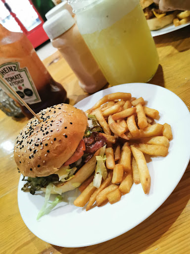 La Choza Burgers - Thumbnail
