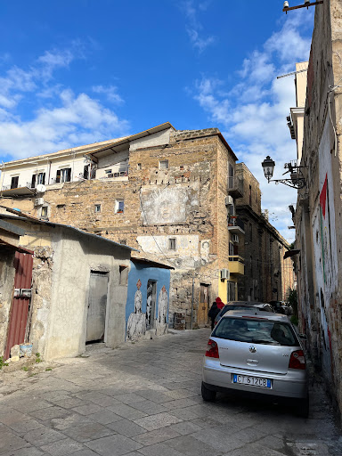 Murale di Yuri Hopnn Gallery - Italy