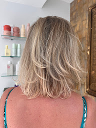 Photo n°14 de Madame, Monsieur MélissaTachoires à Le Vésinet (Salon de coiffure)