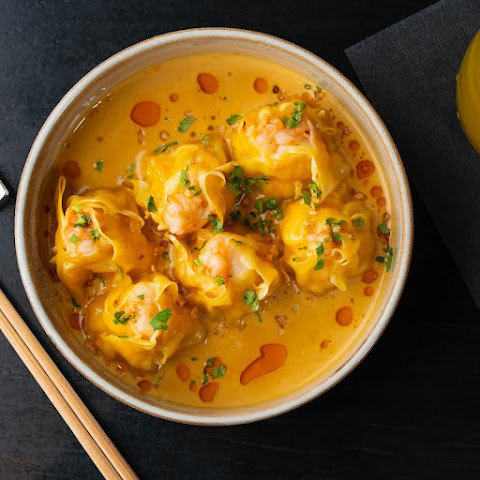 Onēsan Dim Sum Sushi by null