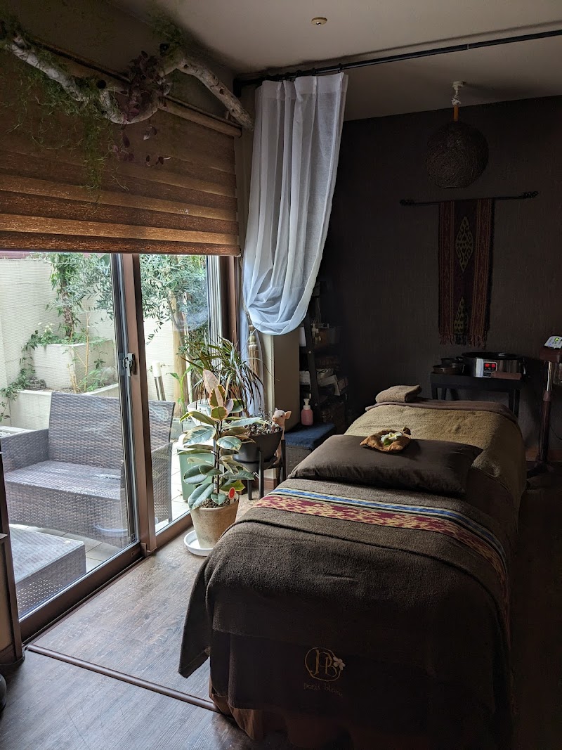 小顔/肌質改善サロン petit blanc 〜プチブラン〜