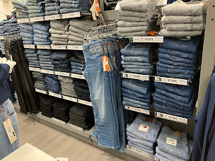 Photo n°16 de ESPACE DES MARQUES - ST BREVIN-LES-PINS à Saint-Brevin-les-Pins (Magasin de vêtements pour jeunes)