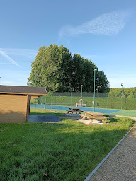 Photo n°5 de TENNIS CLUB CINQ MARS LA PILE à Cinq-Mars-la-Pile (Club de sport)