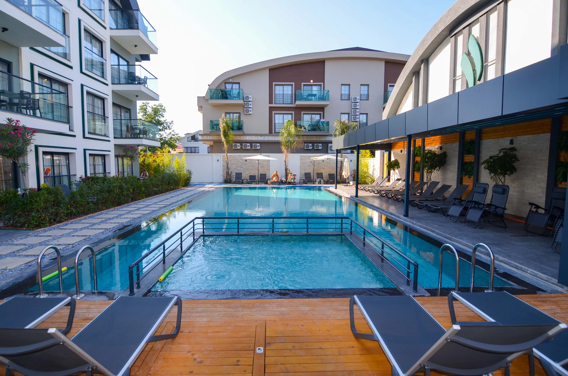 Juglans Suites Apart Hotel