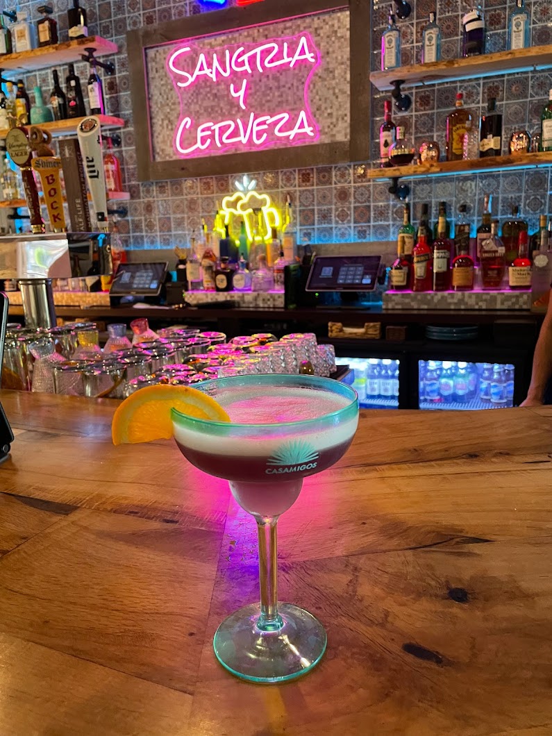 Sangria y Cerveza - Tacos & Tapas Lounge