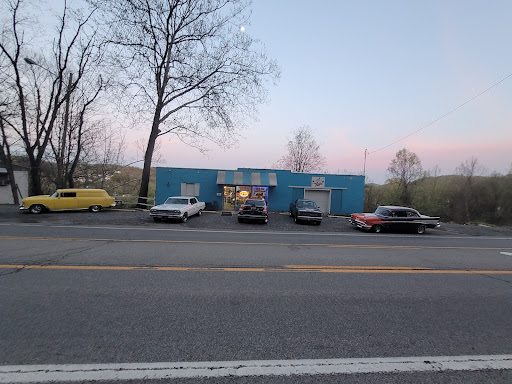 Top Dog Diner & Furniture Outlet - Thumbnail